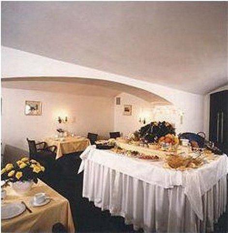 דיסלדורף Hotel Am Hofgarten מסעדה תמונה